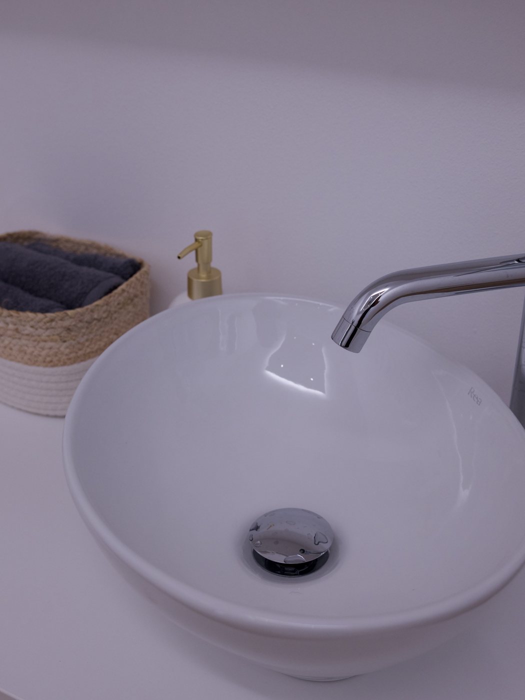 Lavabo di design nell'area bagno di Riflessi di Benessere